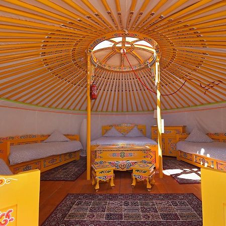 Yourte Nomade-Lodge Les Ecrennes Exterior photo