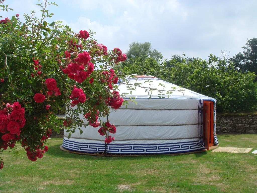 Yourte Nomade-Lodge Les Ecrennes Exterior photo