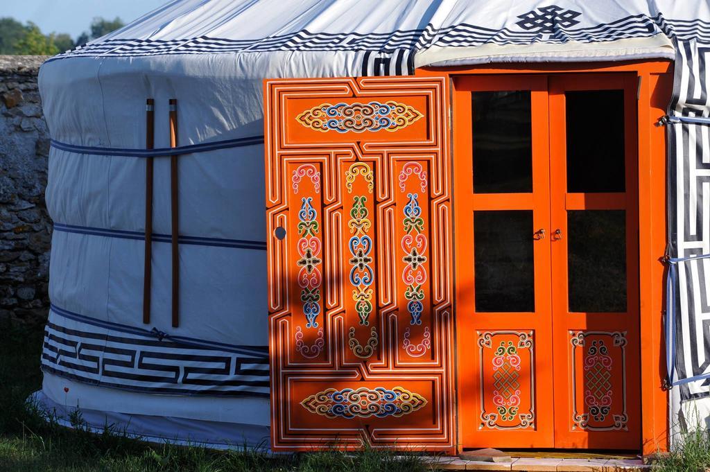 Yourte Nomade-Lodge Les Ecrennes Exterior photo
