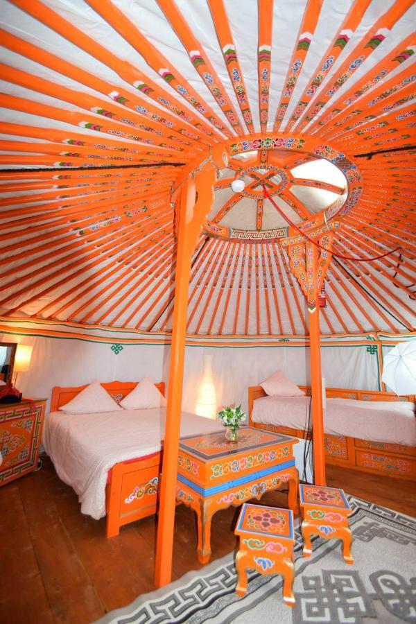 Yourte Nomade-Lodge Les Ecrennes Exterior photo