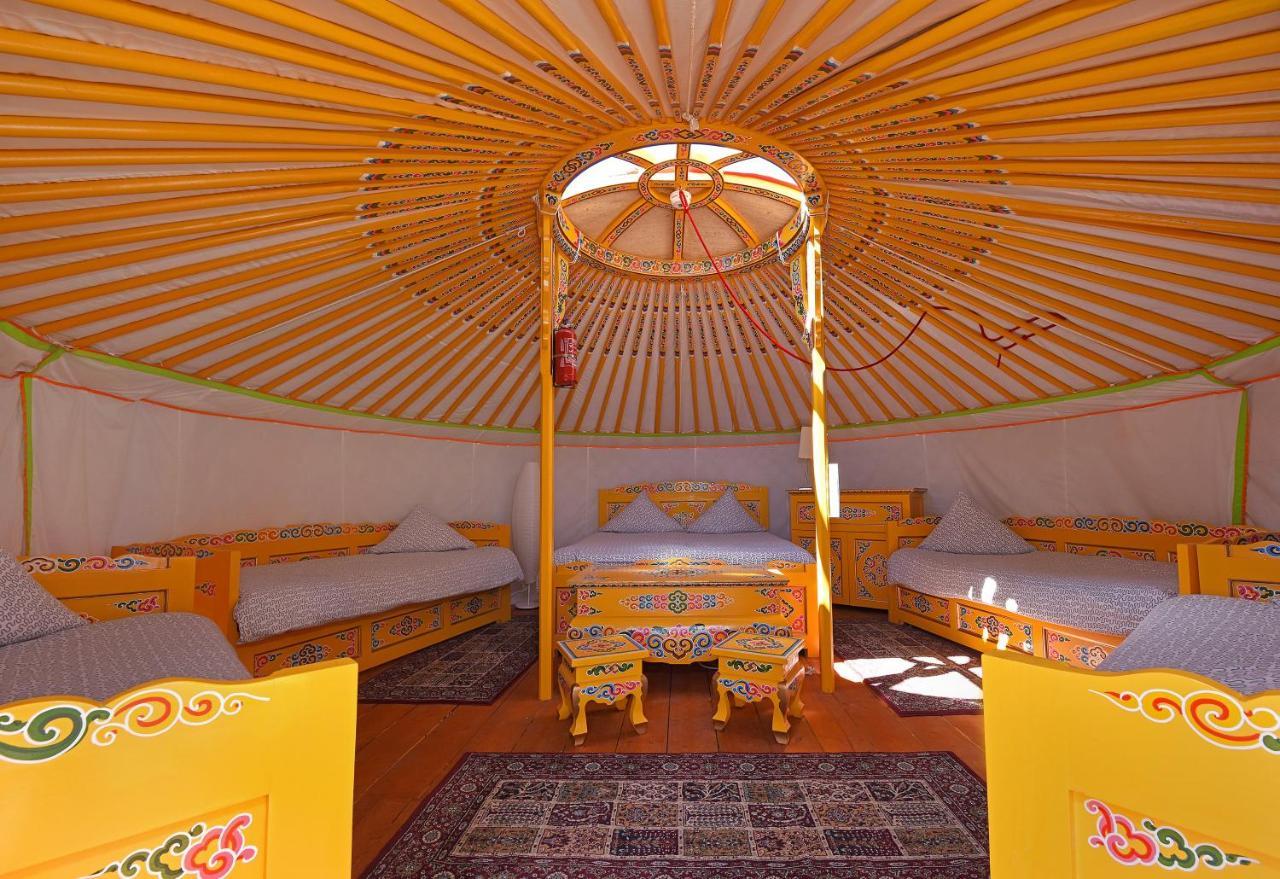Yourte Nomade-Lodge Les Ecrennes Exterior photo